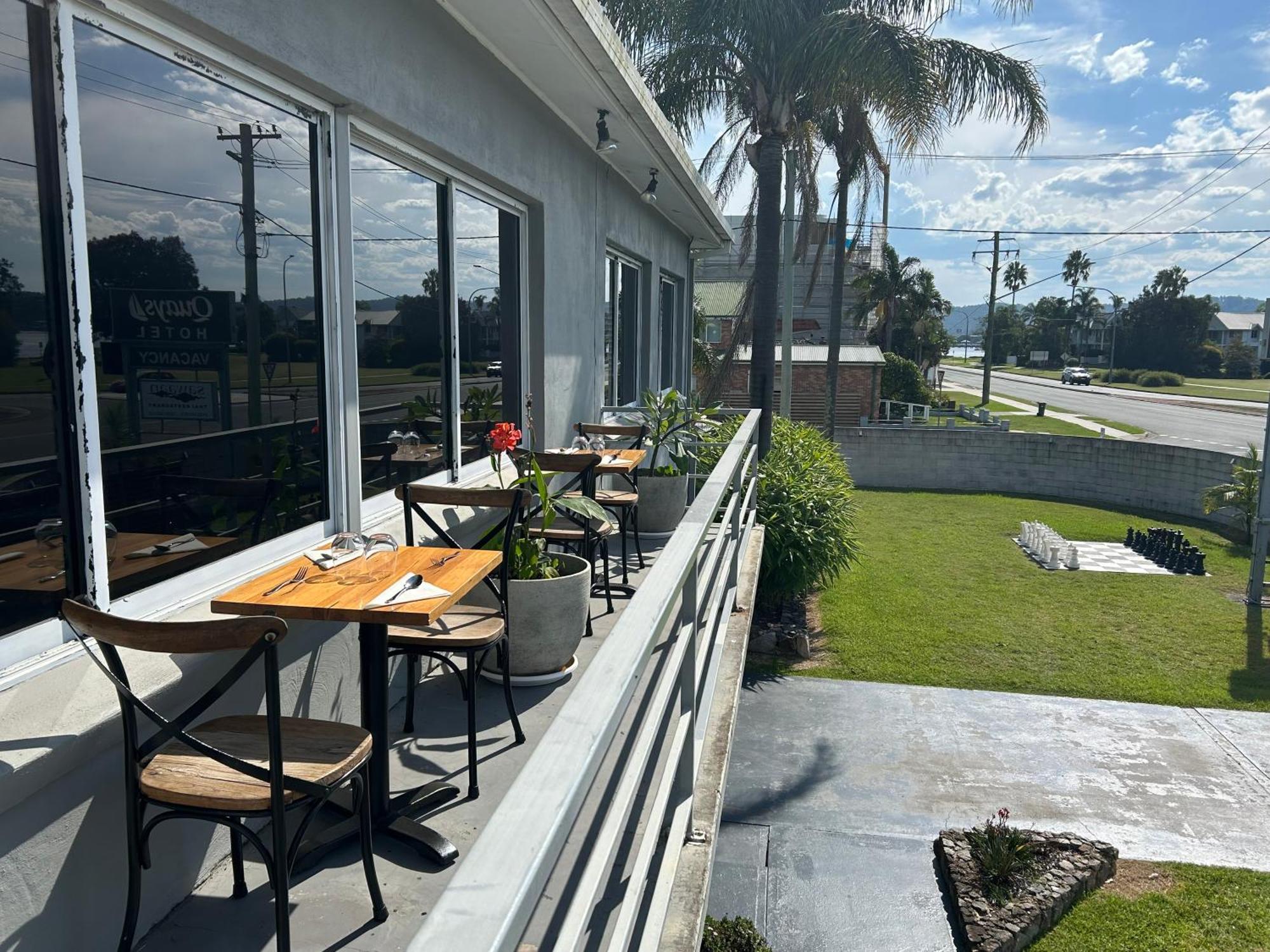 Quays Hotel Batemans Bay Bagian luar foto