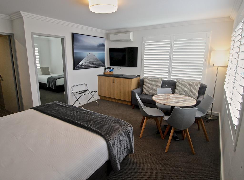 Quays Hotel Batemans Bay Bagian luar foto