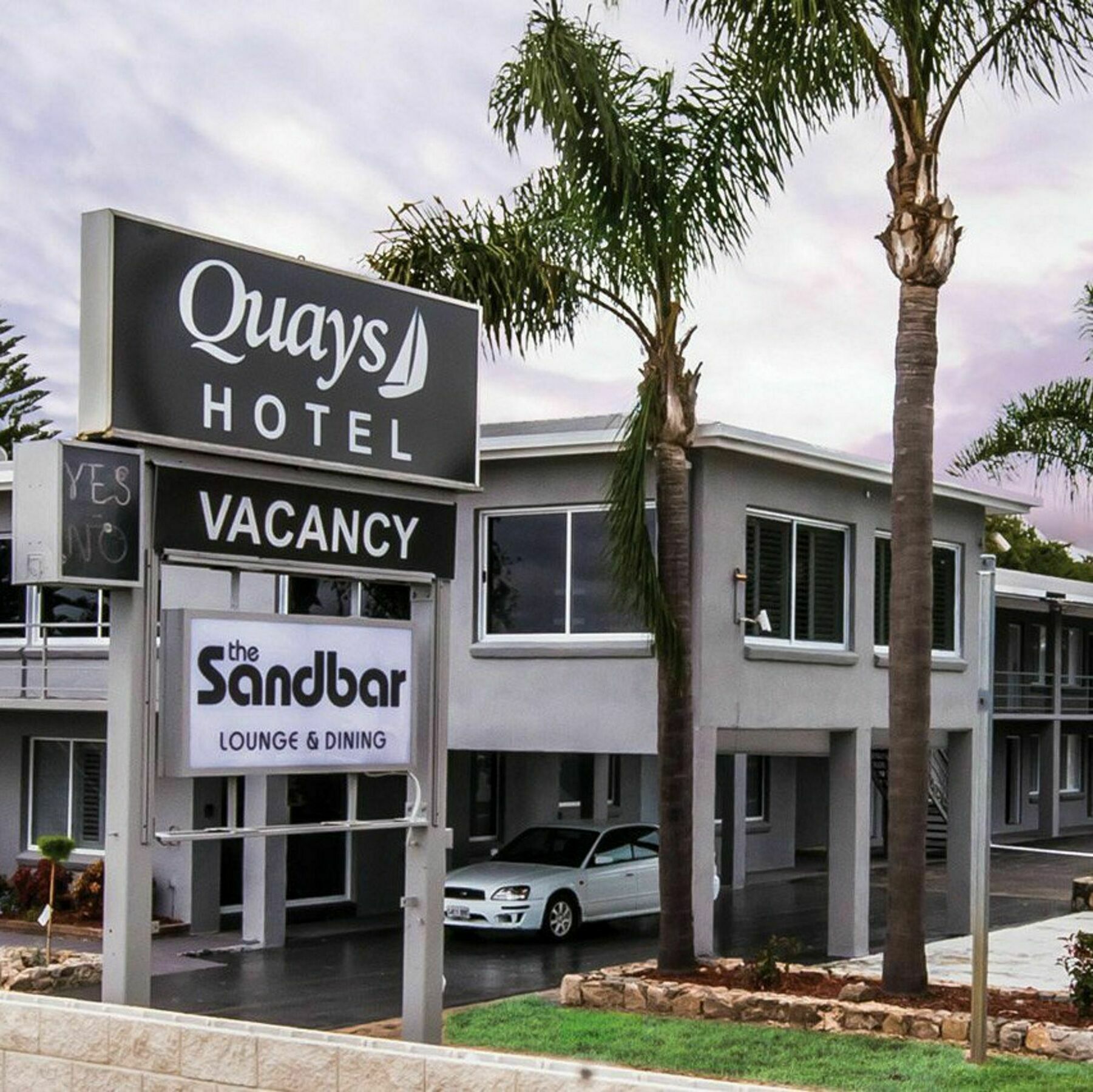 Quays Hotel Batemans Bay Bagian luar foto